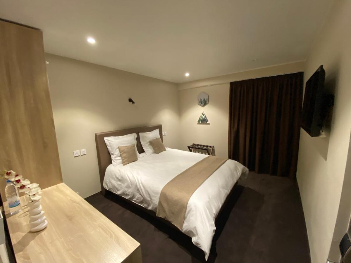 Fly Inn Madagascar Hotel - Navette Gratuite H24 - A 300M De L'Aeroport International Ivato-Antananarivo Ивато Экстерьер фото