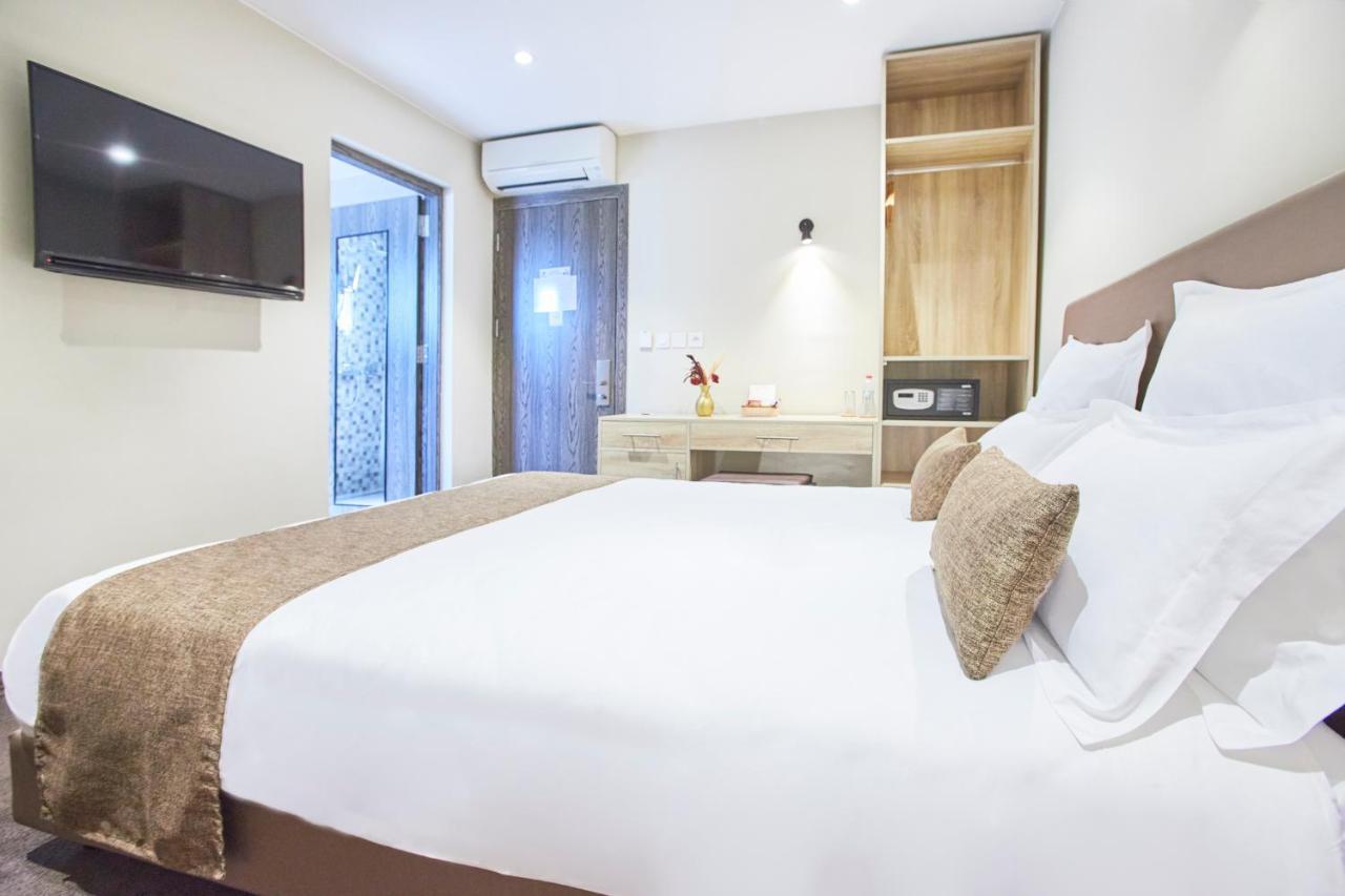 Fly Inn Madagascar Hotel - Navette Gratuite H24 - A 300M De L'Aeroport International Ivato-Antananarivo Ивато Экстерьер фото